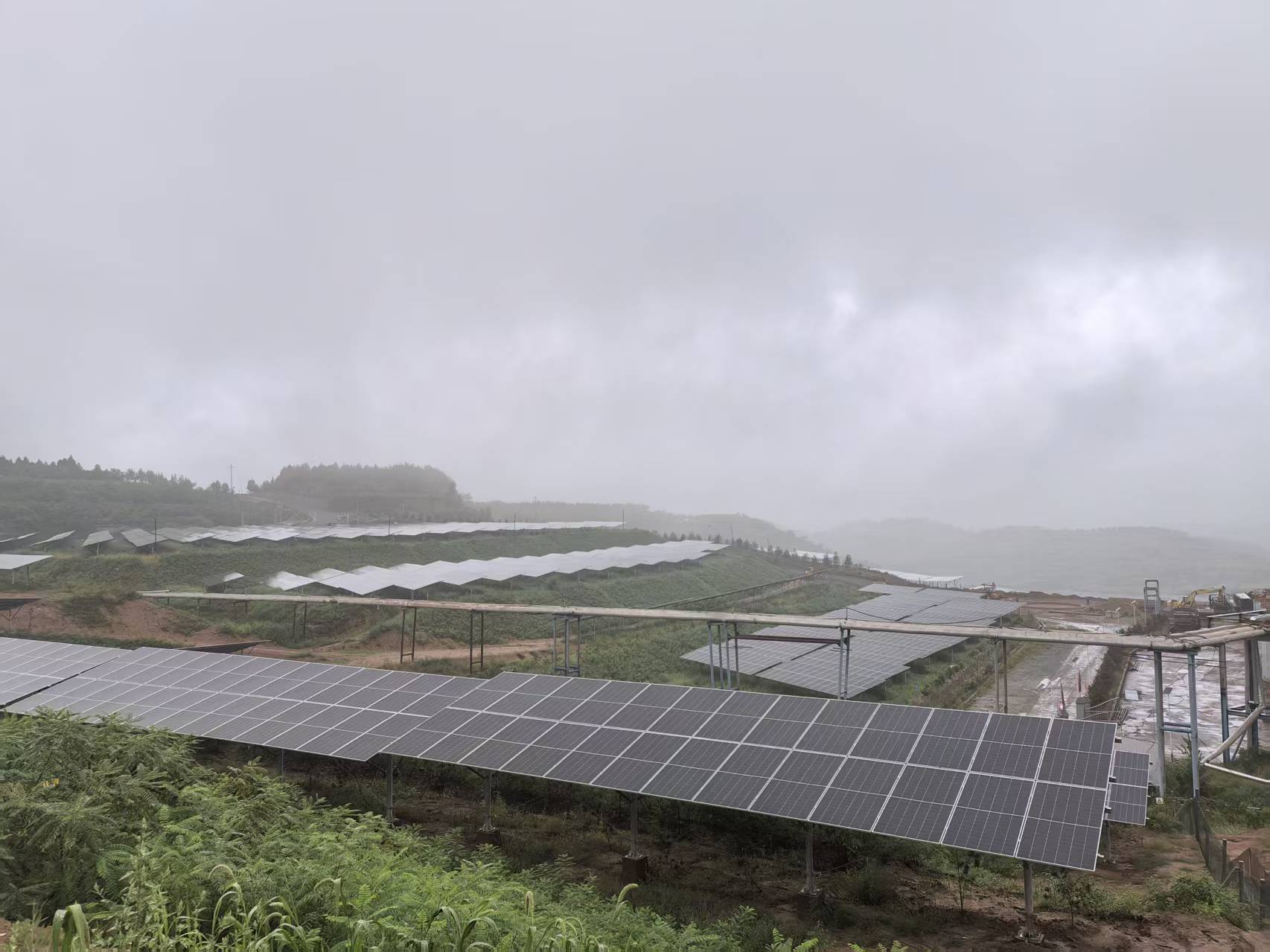 光伏監(jiān)控?zé)o線組網(wǎng)方案助力山丘光伏發(fā)電智能化管理